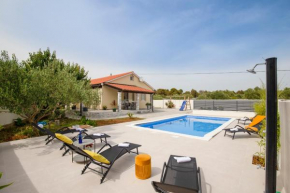 Pool Villa Divna